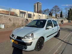 Renault Clio - 1.4-16V Privilège Automaat