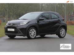 Toyota Aygo X - 1.0 VVT-i MT Play / Carplay / Navi / Camera / Alle season banden / Van 1e eigenaar / NL au