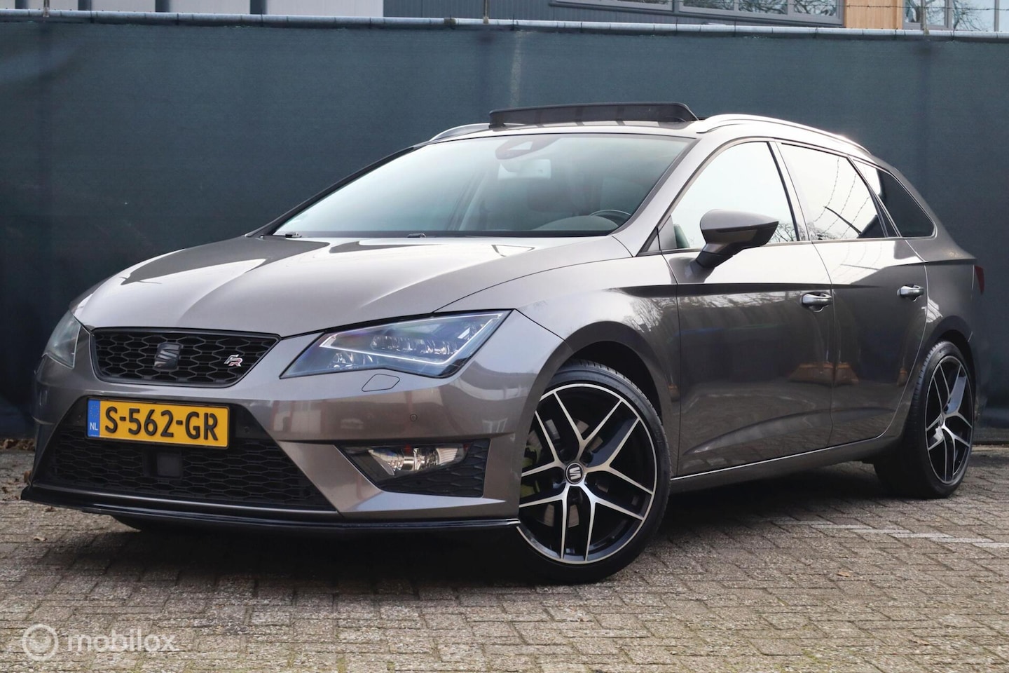 SEAT Leon ST - 1.8 TSI DSG FR | pano | adaptive | trekhaak - AutoWereld.nl