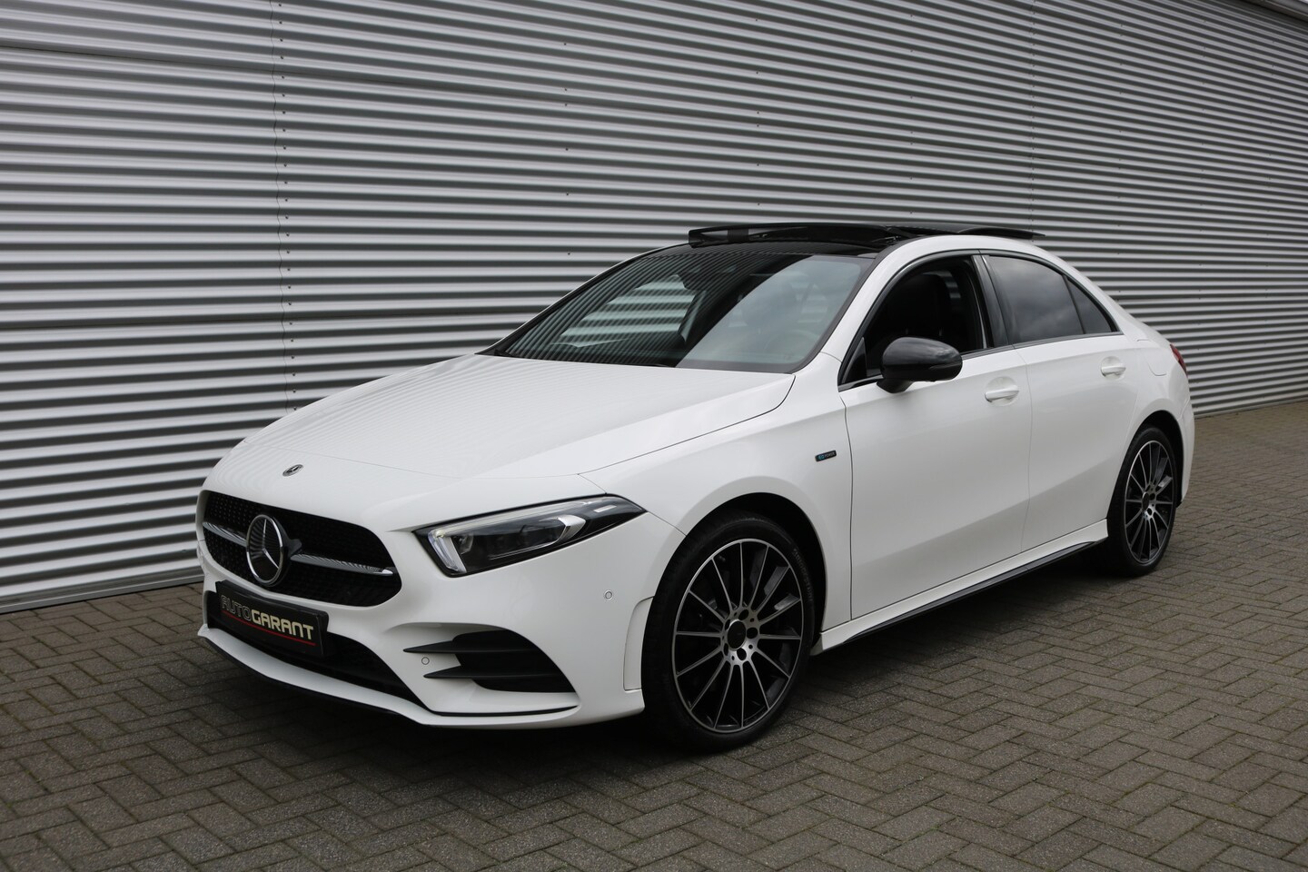 Mercedes-Benz A-klasse - 250 e AMG Pakket AMG NightPakket (50.526Km! Pano Sportleder/Memory Widescreen Carplay Dist - AutoWereld.nl