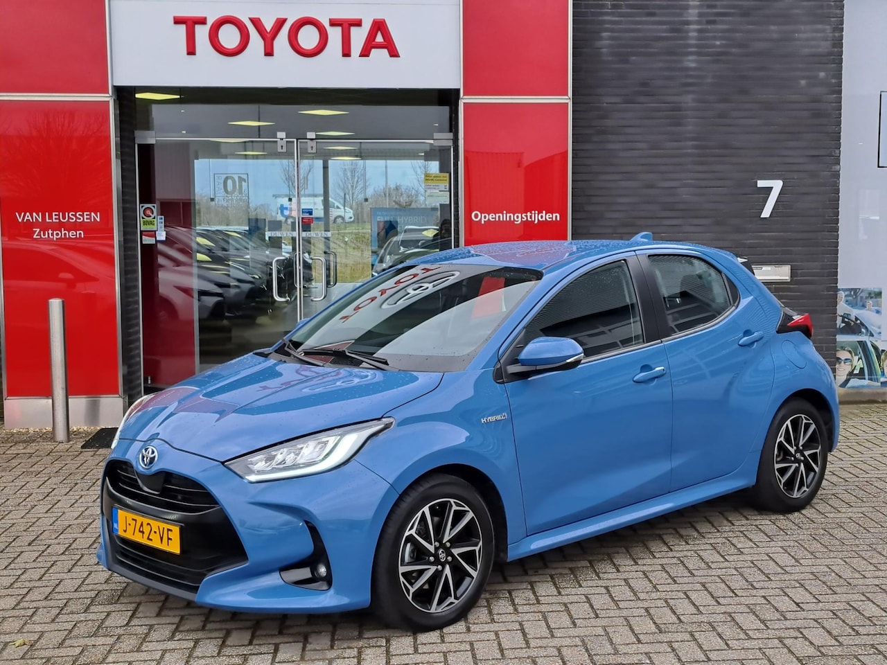 Toyota Yaris - 1.5 Hybrid Dynamic CRUISECONTROL ACHTERUITRIJCAMERA DEALER ONDERHOUDEN - AutoWereld.nl