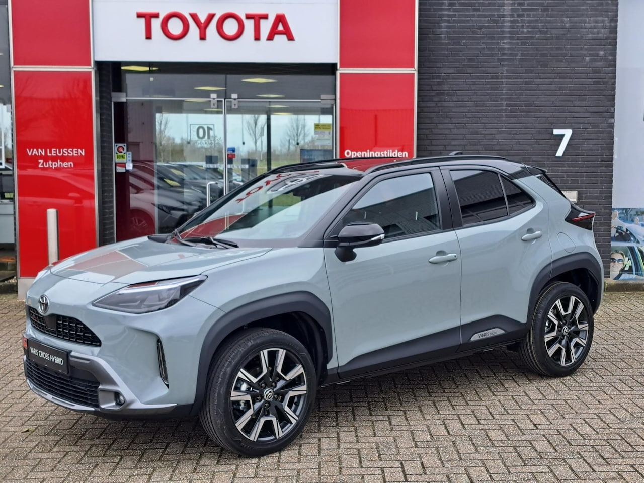 Toyota Yaris Cross - 1.5 Hybrid 130 Executive PREMIUM PACK NIEUW UIT VOORRAAD LEVERBAAR STOELVERWARMING PDC VOO - AutoWereld.nl