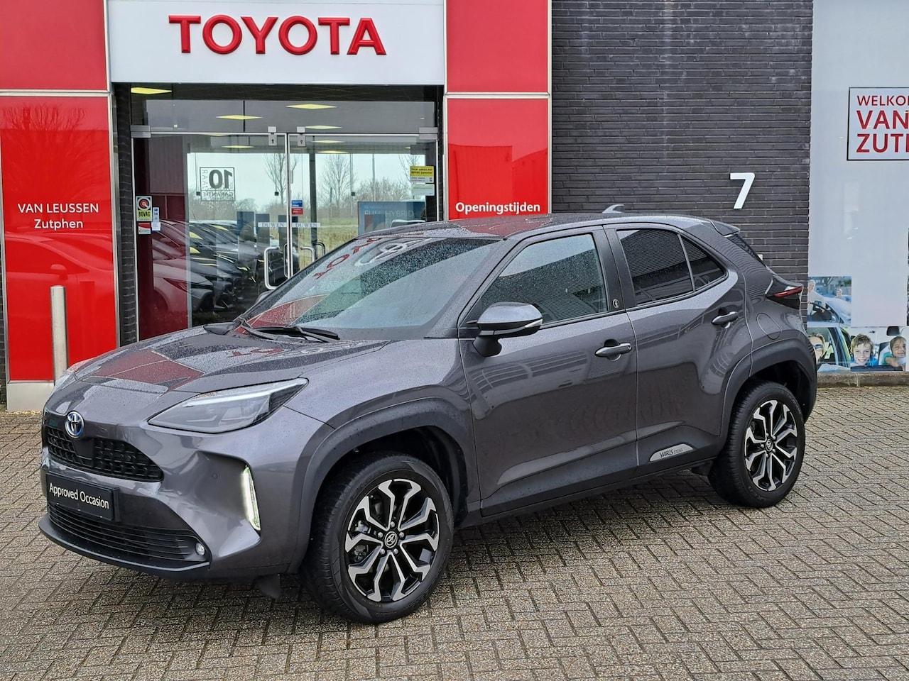 Toyota Yaris Cross - 1.5 Hybrid Dynamic STUUR/STOELVERWARMING DRAADLOOS LADEN PDC VOOR EN ACHTER - AutoWereld.nl