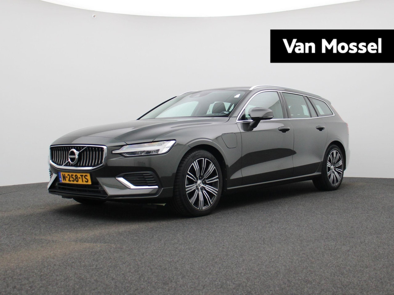 Volvo V60 - 2.0 T6 Recharge AWD Inscription Expression | Stoel + Stuurverwarming | Achteruitrijcamera - AutoWereld.nl