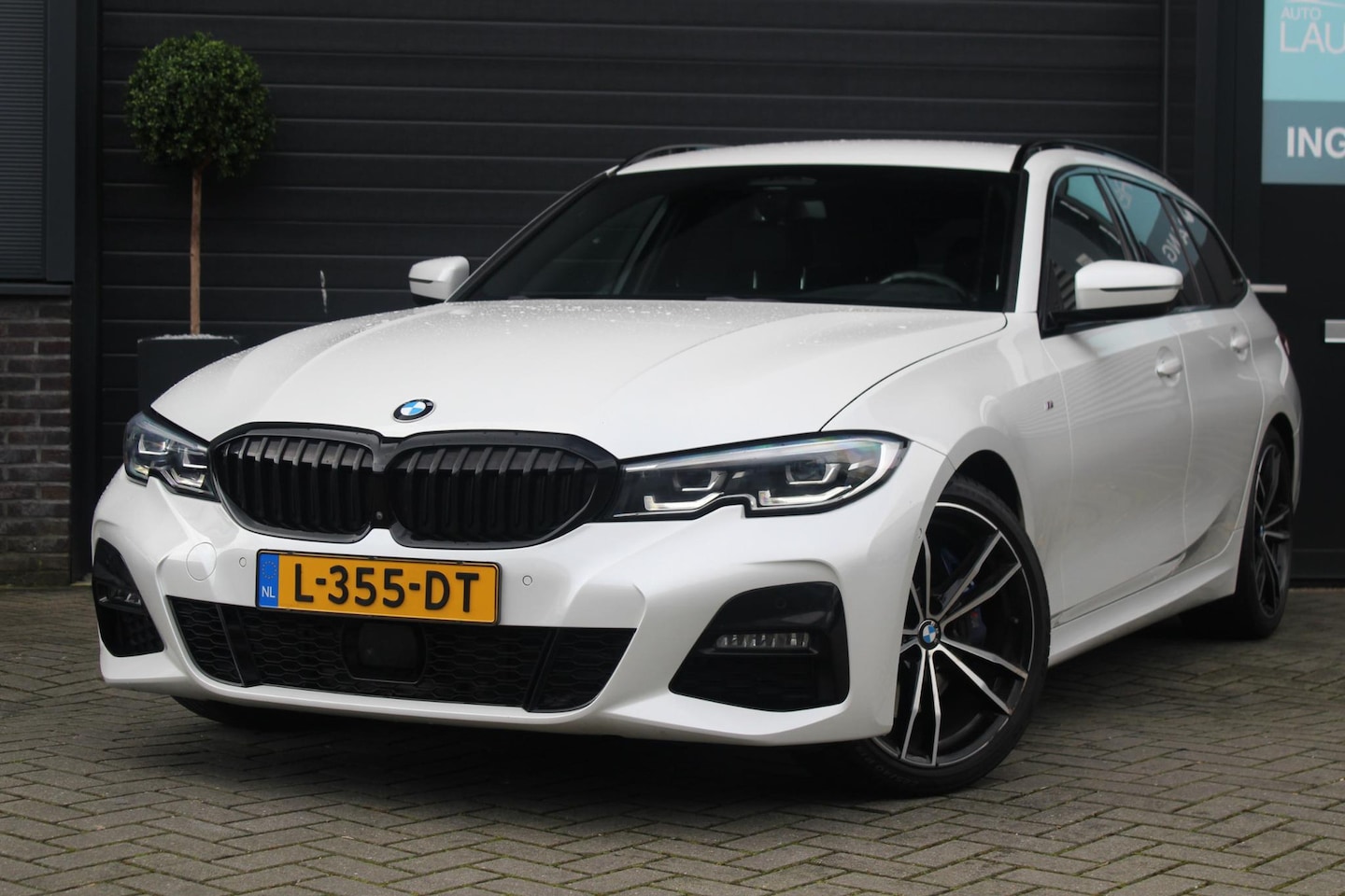 BMW 3-serie Touring - 330i M-Sport | Adaptieve Cruise Control | Elektrische Stoelen | Nette Auto - AutoWereld.nl