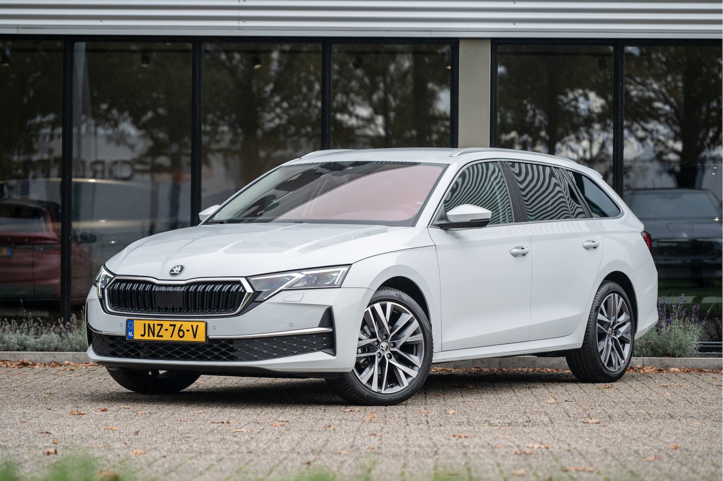 Skoda Octavia - 1.5 TSI MHEV DSG Business Edition | Trekhaak | Lodge Int. | Matrix LED | Adapt. Cruise | C - AutoWereld.nl