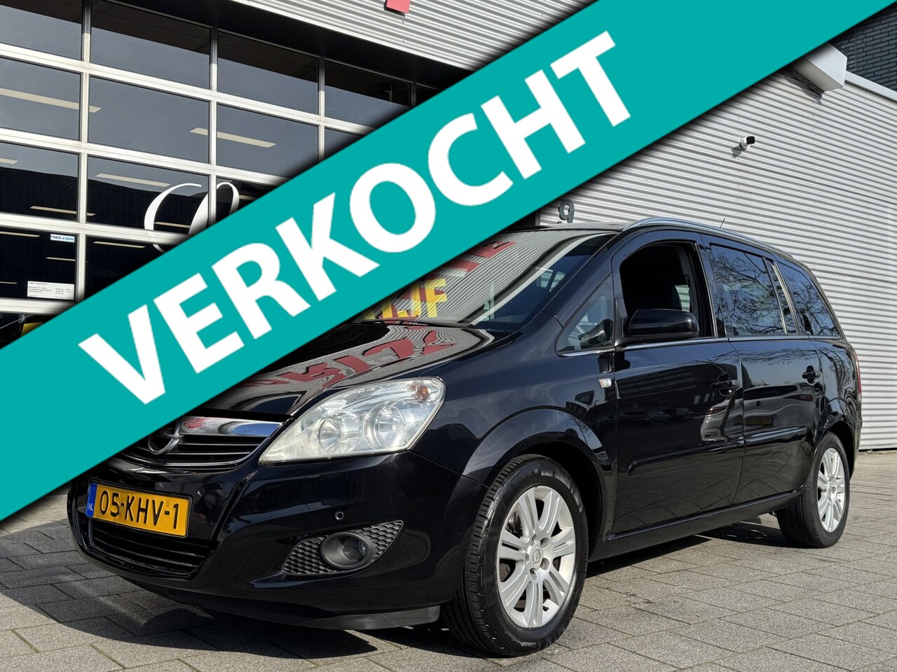 Opel Zafira - 1.8 Cosmo - Navigatie I Leer I Airco I PDC I Sport velgen I Trekhaak - AutoWereld.nl
