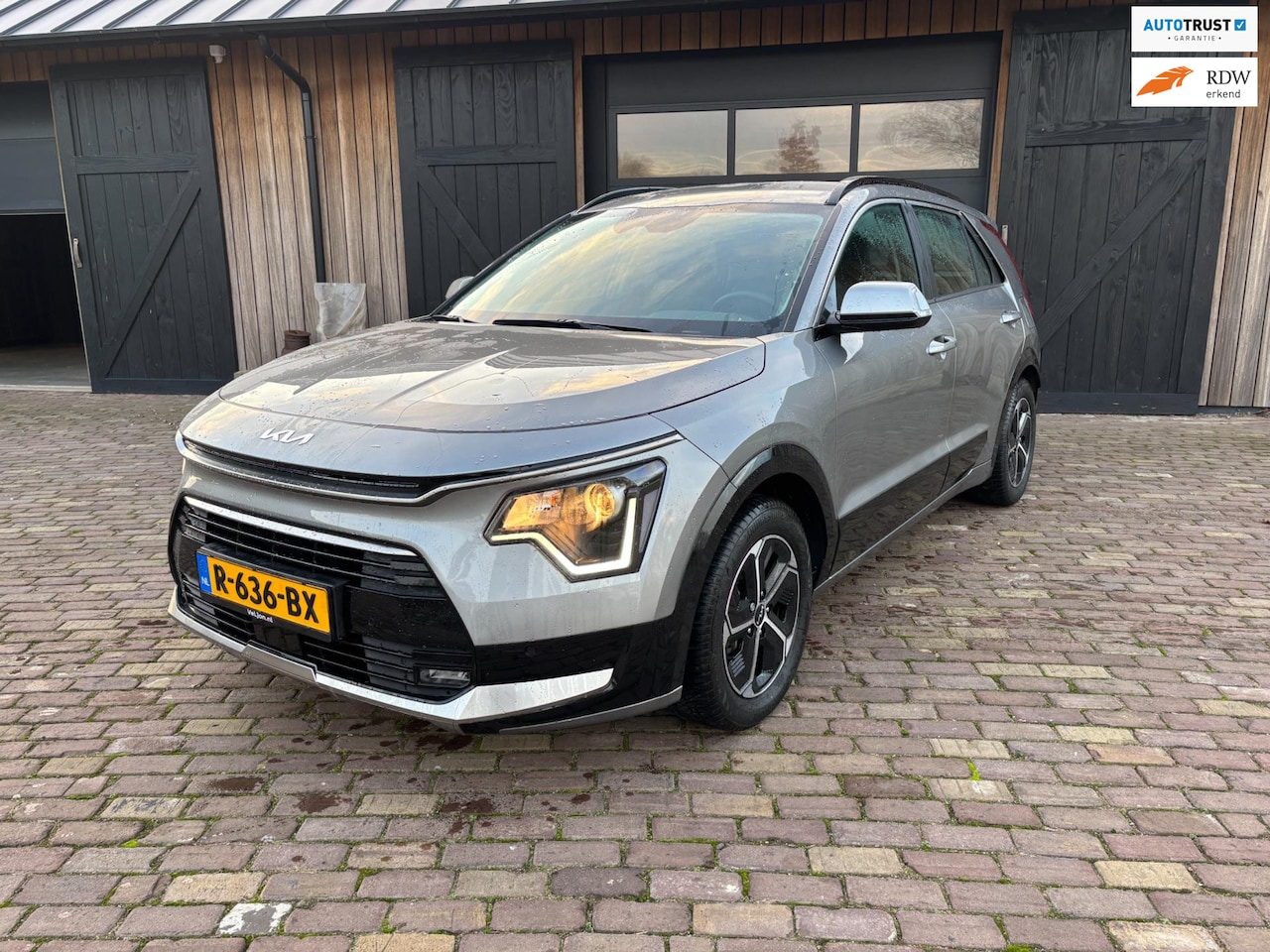 Kia Niro - 1.6 GDi Hybrid ComfortLine 1.6 GDi Hybrid ComfortLine - AutoWereld.nl