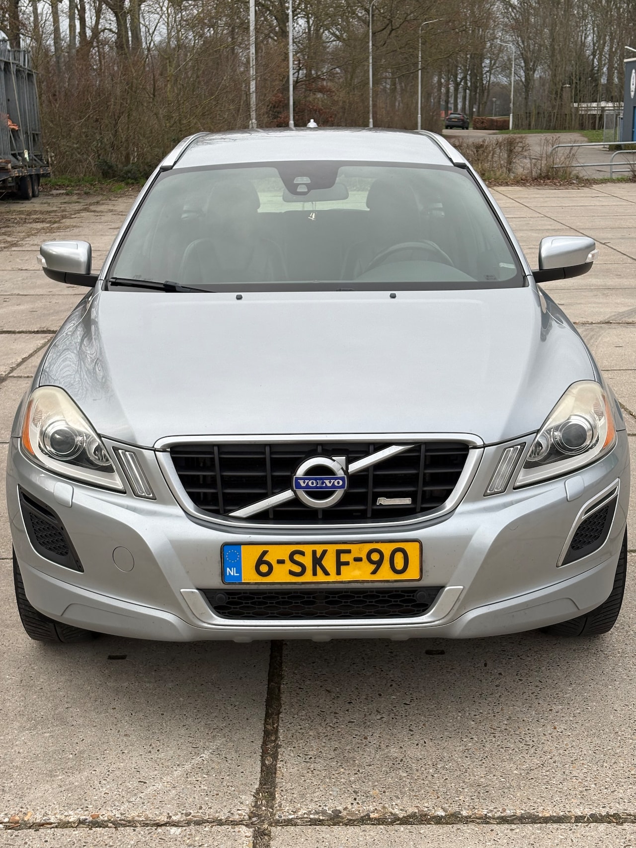 Volvo XC60 - 2.0 D4 FWD R-Design Handgeschakeld - AutoWereld.nl