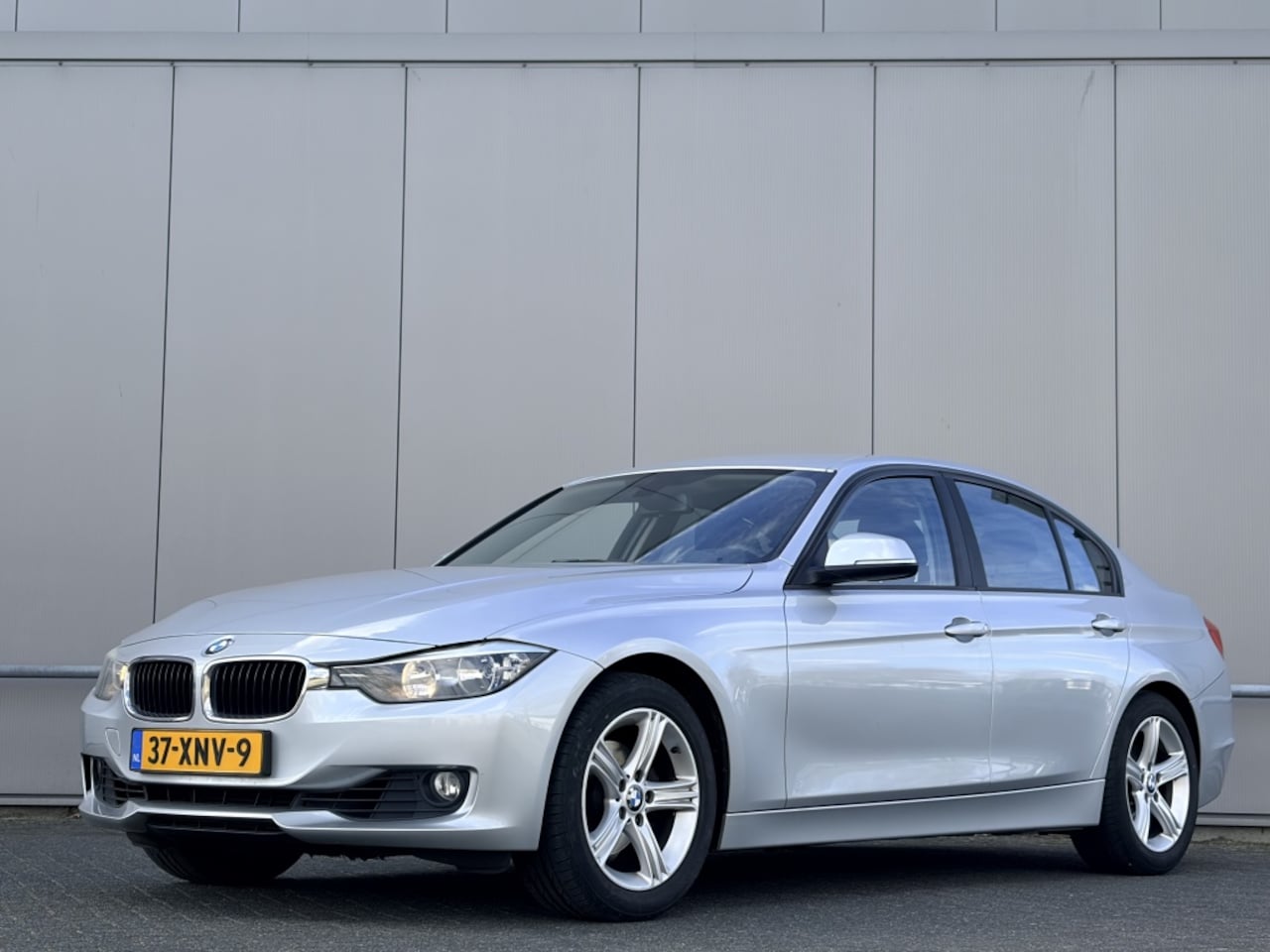 BMW 3-serie - 320i Executive - automaat - navi - airco - nap - trekhaak - - AutoWereld.nl