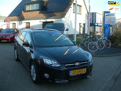 Ford Focus Wagon - 1.6 EcoBoost Lease Titanium boekjes volledig ingevuld aanwezig inclusief set winterbanden.