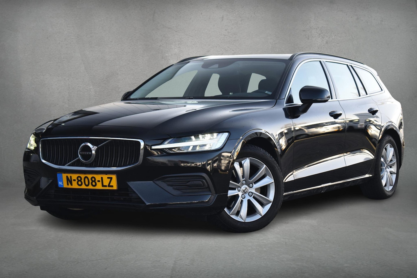 Volvo V60 - 2.0 B3 Momentum Business | Trekhaak | Apple CarPlay | ACC | Climate - AutoWereld.nl