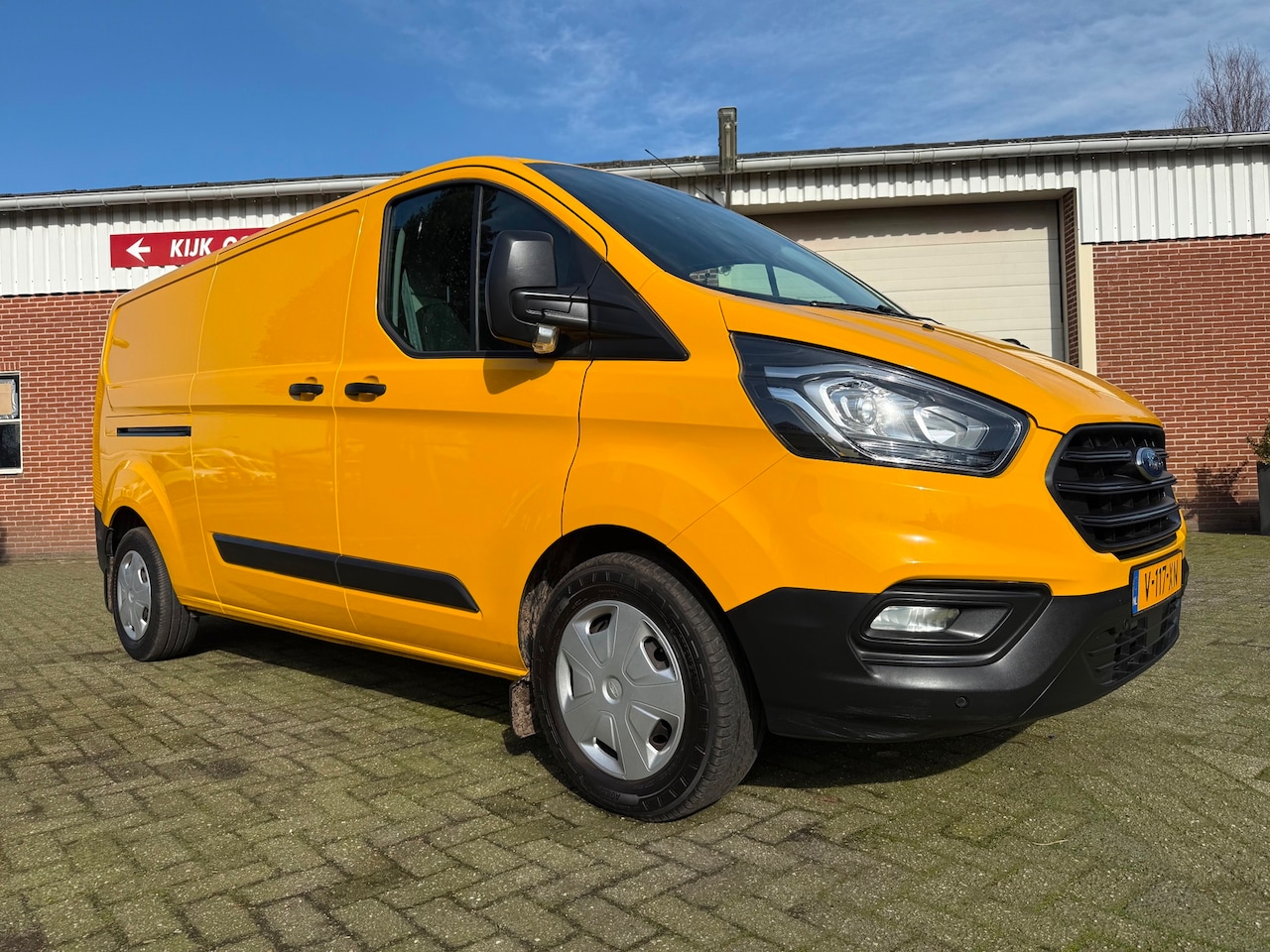 Ford Transit Custom - 320 2.0 TDCI L2H1 Trend airco stoelverwarming cruise - AutoWereld.nl