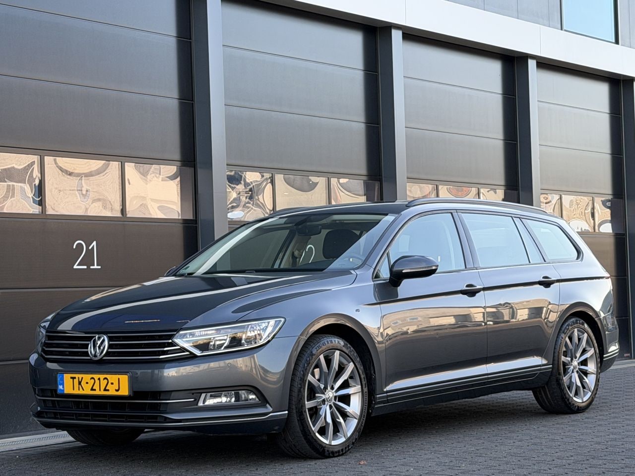 Volkswagen Passat Variant - 2.0 TDI Facelift Navi Clima EURO-6 - AutoWereld.nl