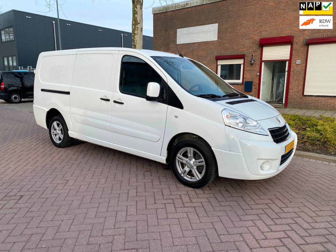 Peugeot Expert - 229 2.0 HDI L2H1 Navteq 2 / Airco / 2016 / Euro5 / 94KW=128PK / Navigatie / PDC / APK 11-7 - AutoWereld.nl