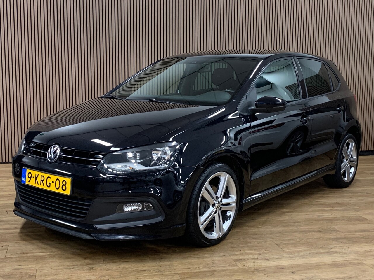 Volkswagen Polo - 1.2 TSI BlueMotion R-Line Edition|127000KM|Navigatie| - AutoWereld.nl