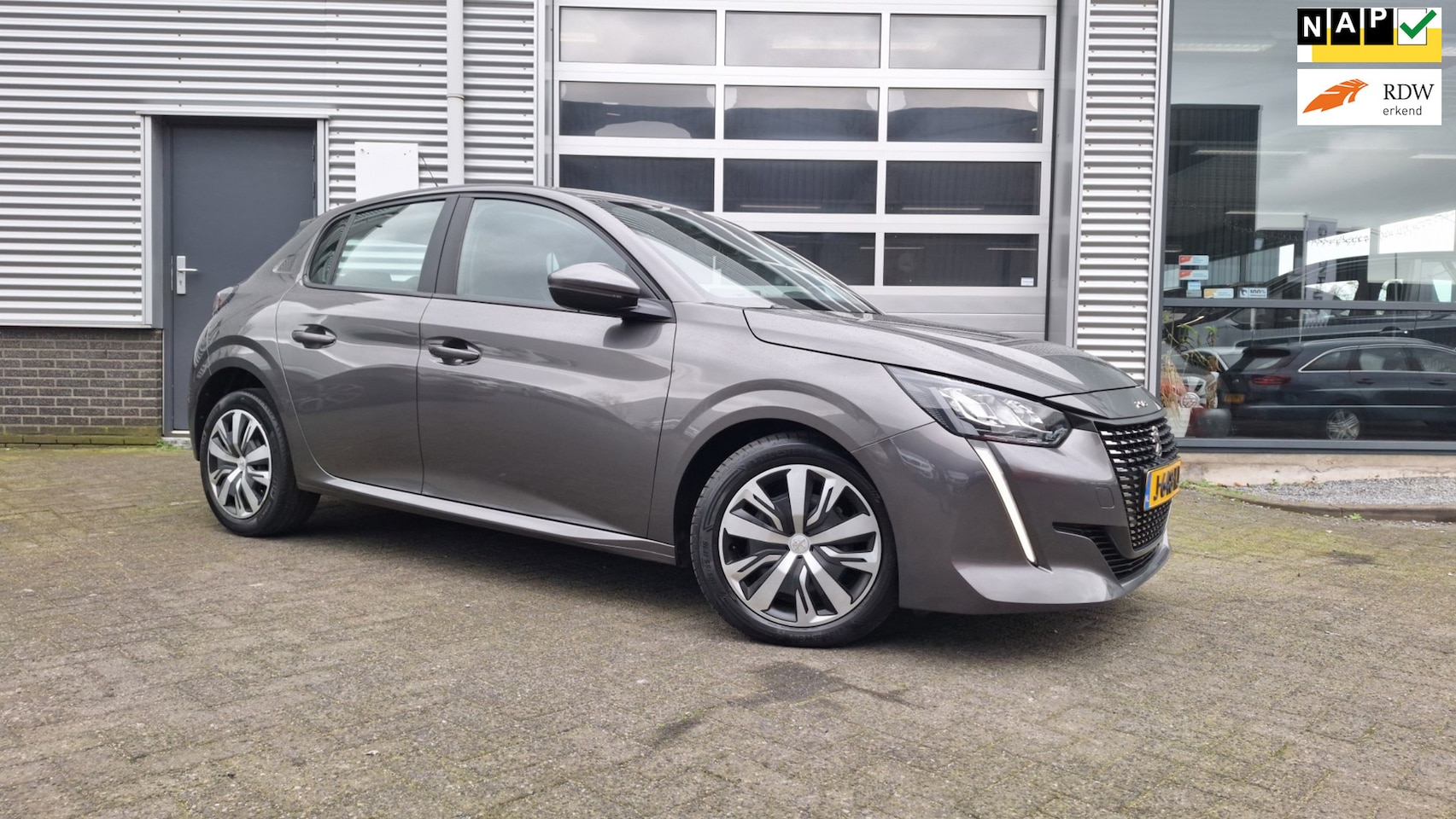Peugeot 208 - 1.2 PureTech Active/Navigatie/Pdc A/Cruise/Enz Nl Auto/ onderhoud aanwezig/ - AutoWereld.nl