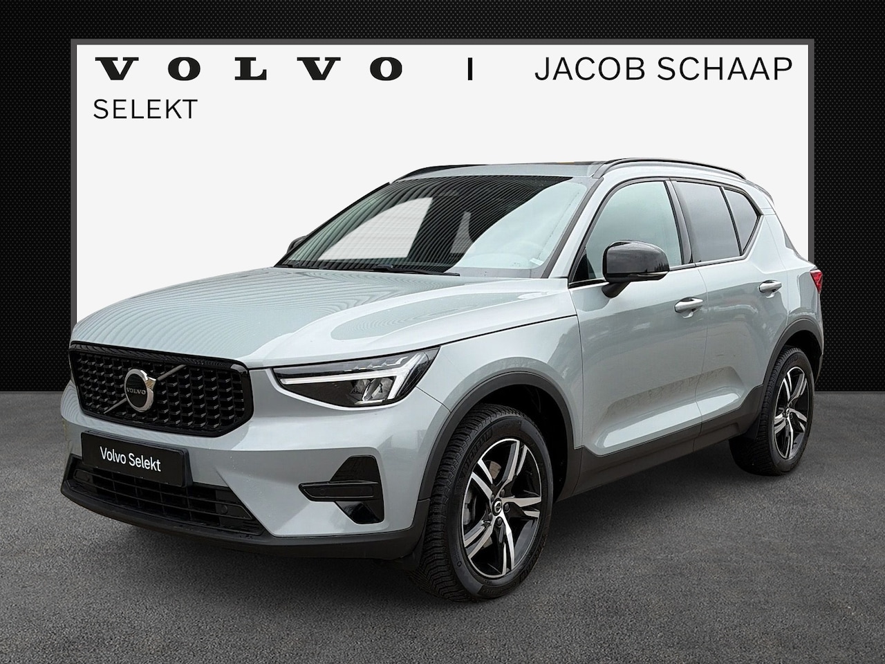 Volvo XC40 - 2.0 B4 Plus Dark / Panoramadak / Lederen bekleding / Trekhaak / Parkeerverwarming / - AutoWereld.nl