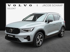 Volvo XC40 - 2.0 B4 Plus Dark / Panoramadak / Lederen bekleding / Trekhaak / Parkeerverwarming /