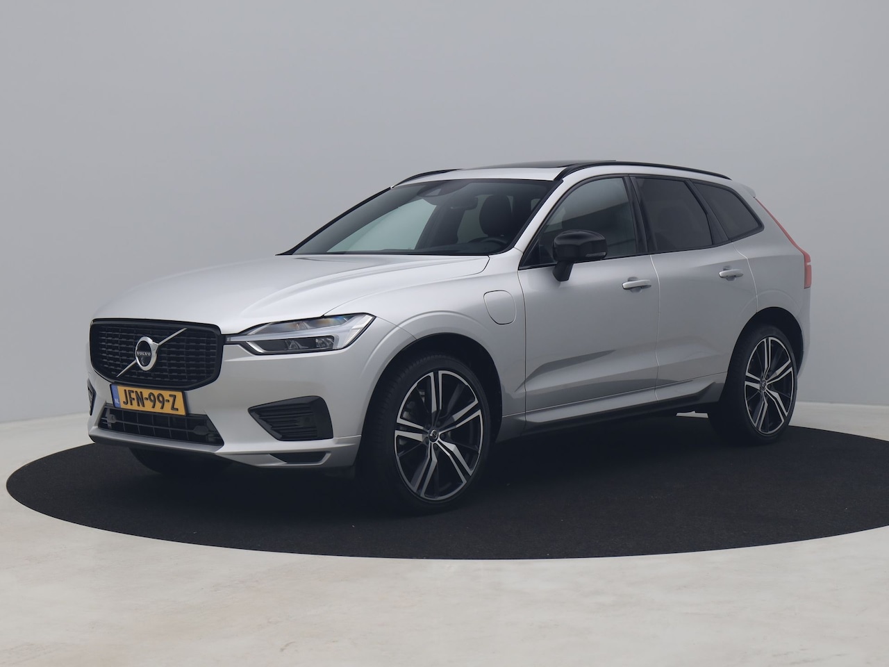 Volvo XC60 - 2.0 Recharge T6 AWD R-Design | PANO | 360° | HUD | H&K | ADAPTIVE | MEMORY | STOEL- EN STU - AutoWereld.nl
