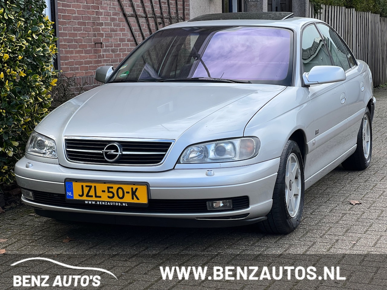 Opel Omega - 2.2i-16V Youngtimer/Automaat/PDC - AutoWereld.nl