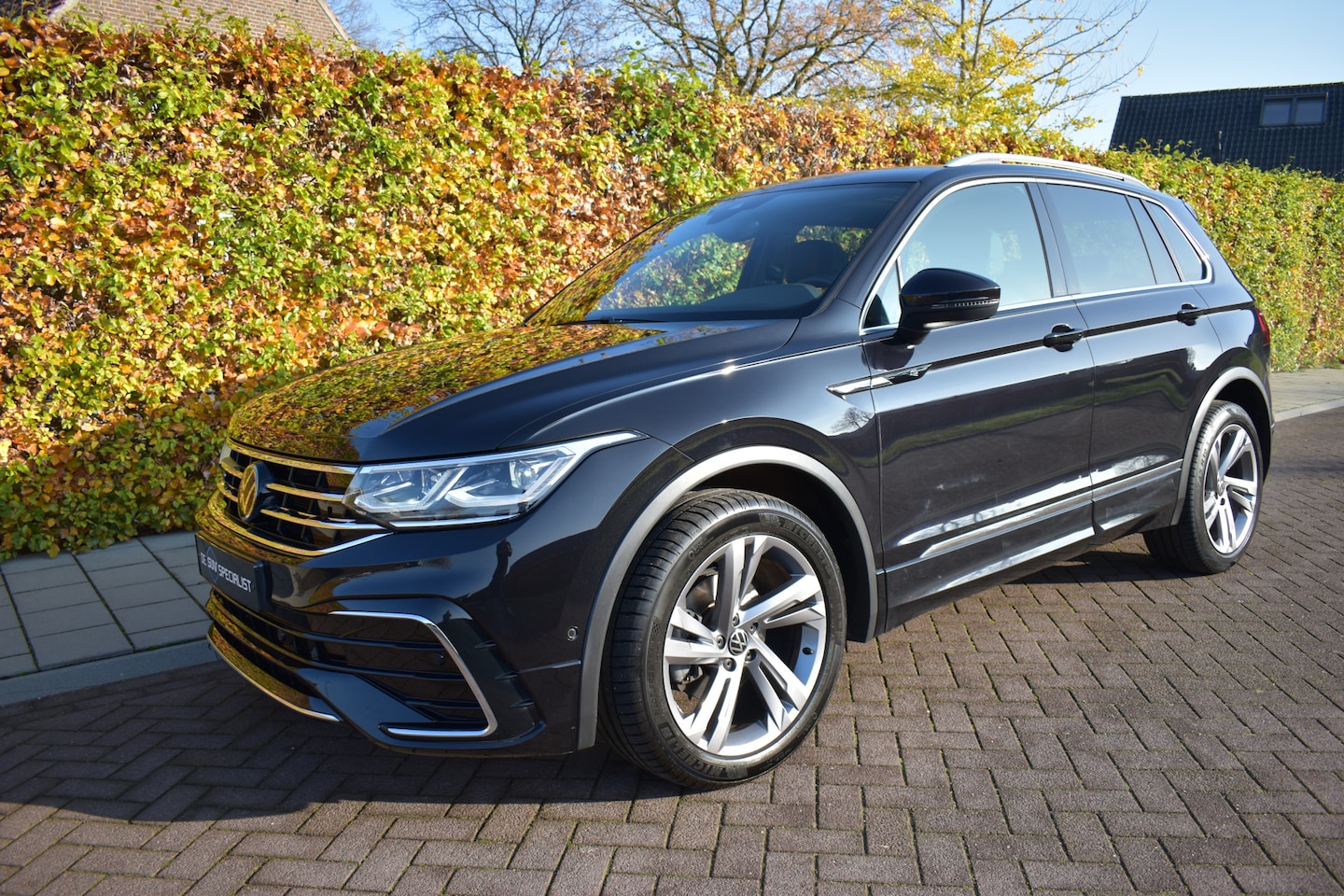 Volkswagen Tiguan - 1.5 TSI R-Line '22 PANO, LEER, TREKH, 71DM! NIEUWSTAAT! - AutoWereld.nl