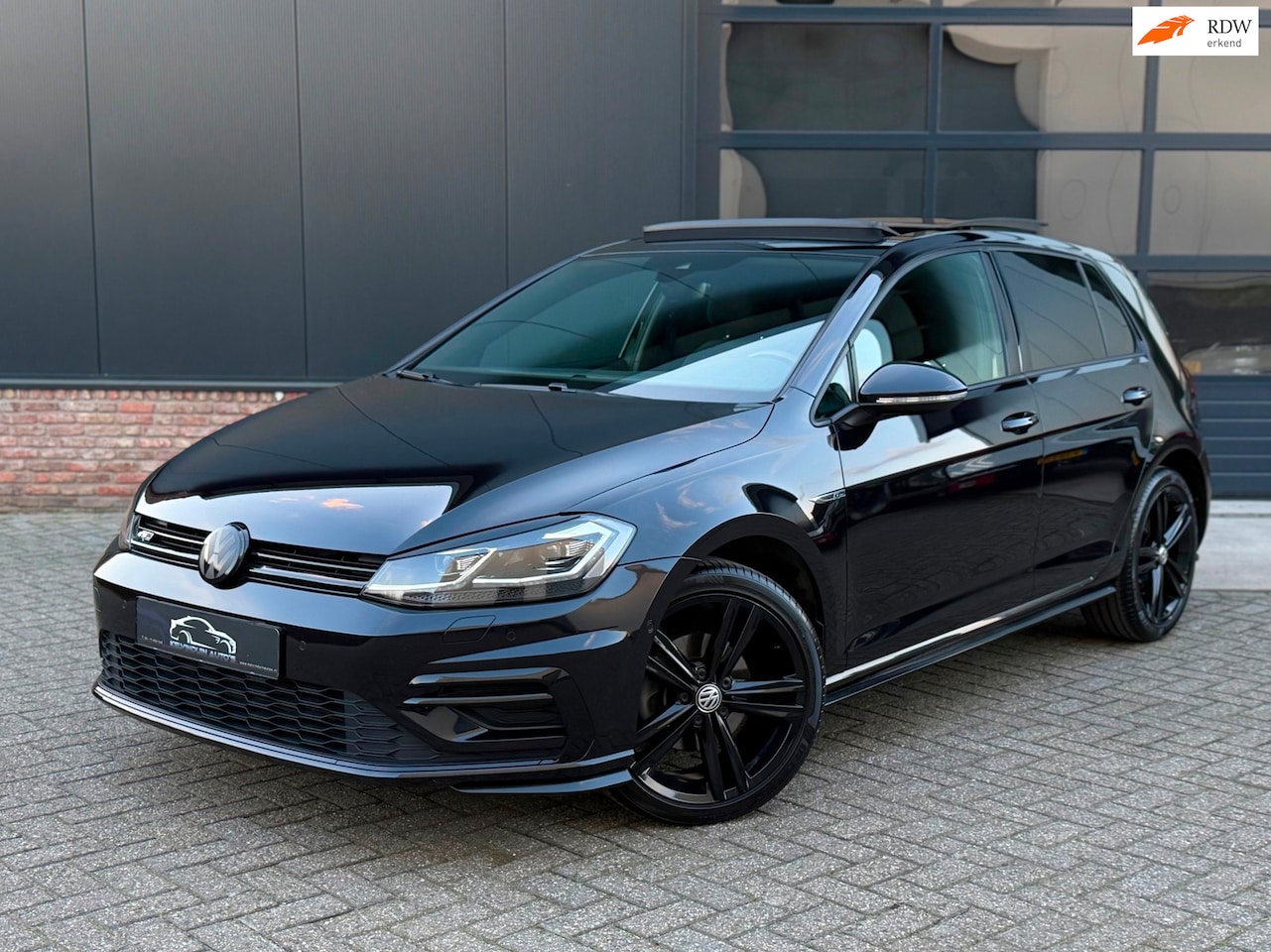 Volkswagen Golf - 1.5 TSI R-Line 150pk Pano/Virtual/standkachel/18inch - AutoWereld.nl