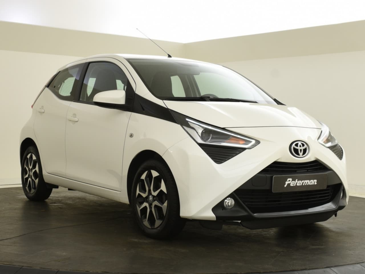 Toyota Aygo - 1.0 VVT-i x-joy | All Season | Carplay | Camera - AutoWereld.nl