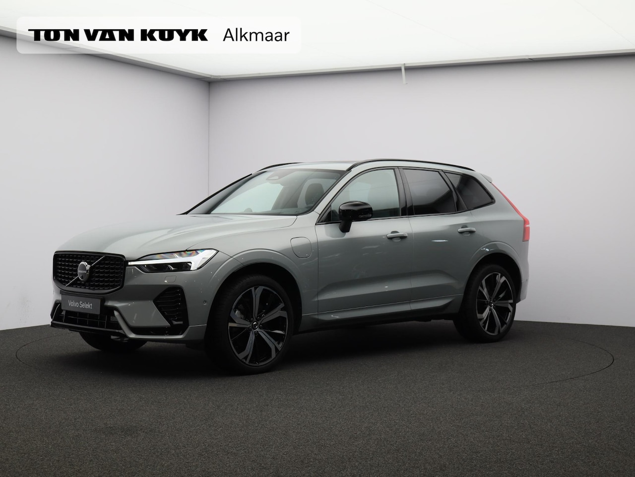 Volvo XC60 - 2.0 T8 Plug-in hybrid AWD Ultra Dark PHEV, Automaat, 21 inch, Panoramadak, Bowers&Wilkins - AutoWereld.nl