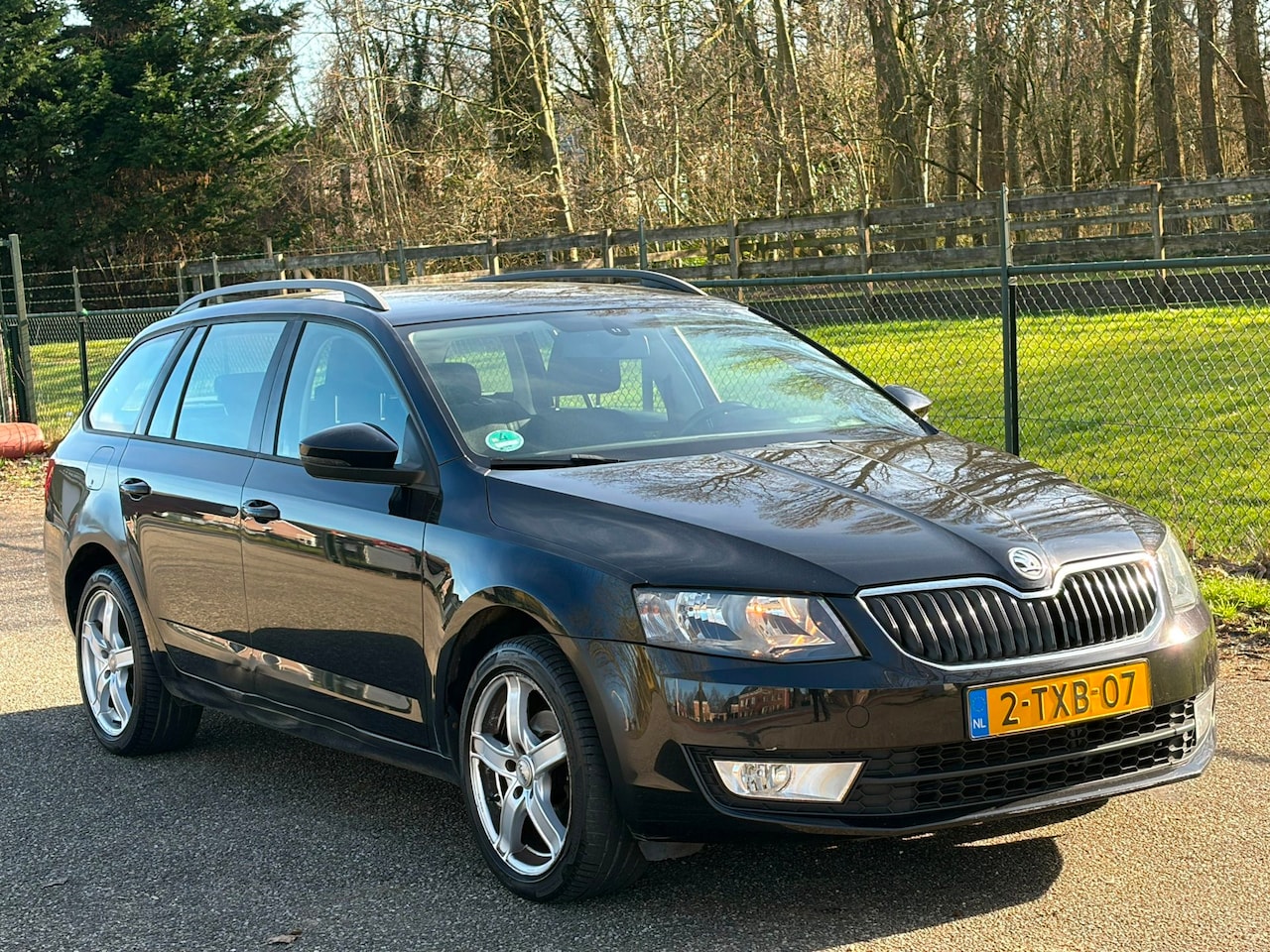 Skoda Octavia Combi - 1.2 TSI Greentech Ambition /Automaat/Navi/ - AutoWereld.nl