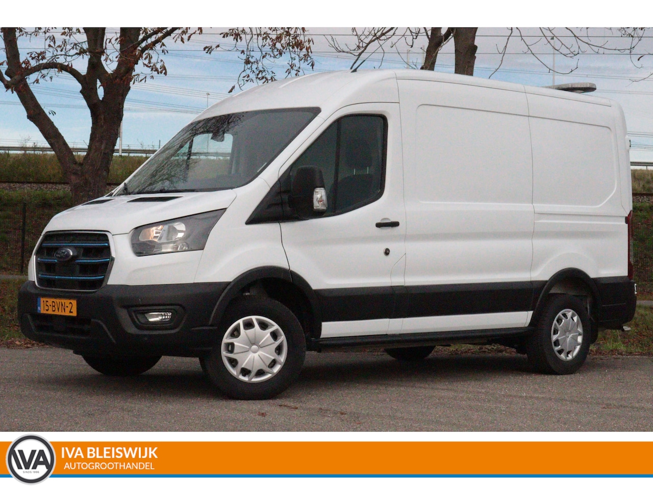 Ford E-Transit - 425 L2H2 Trend 68 kWh WERKPLAATSBUS | NAVI | CAMERA + PDC | VRUIT/STOELVERW | LANE-ASSIST/ - AutoWereld.nl