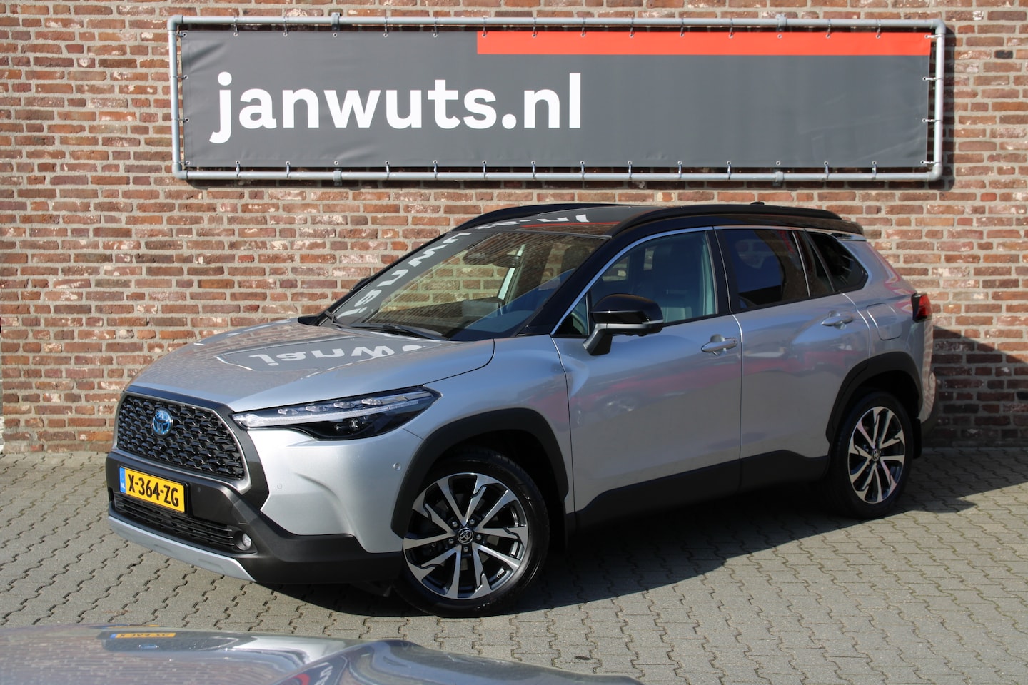 Toyota Corolla Cross - Hybrid 200 Executive + Panoramadak - AutoWereld.nl