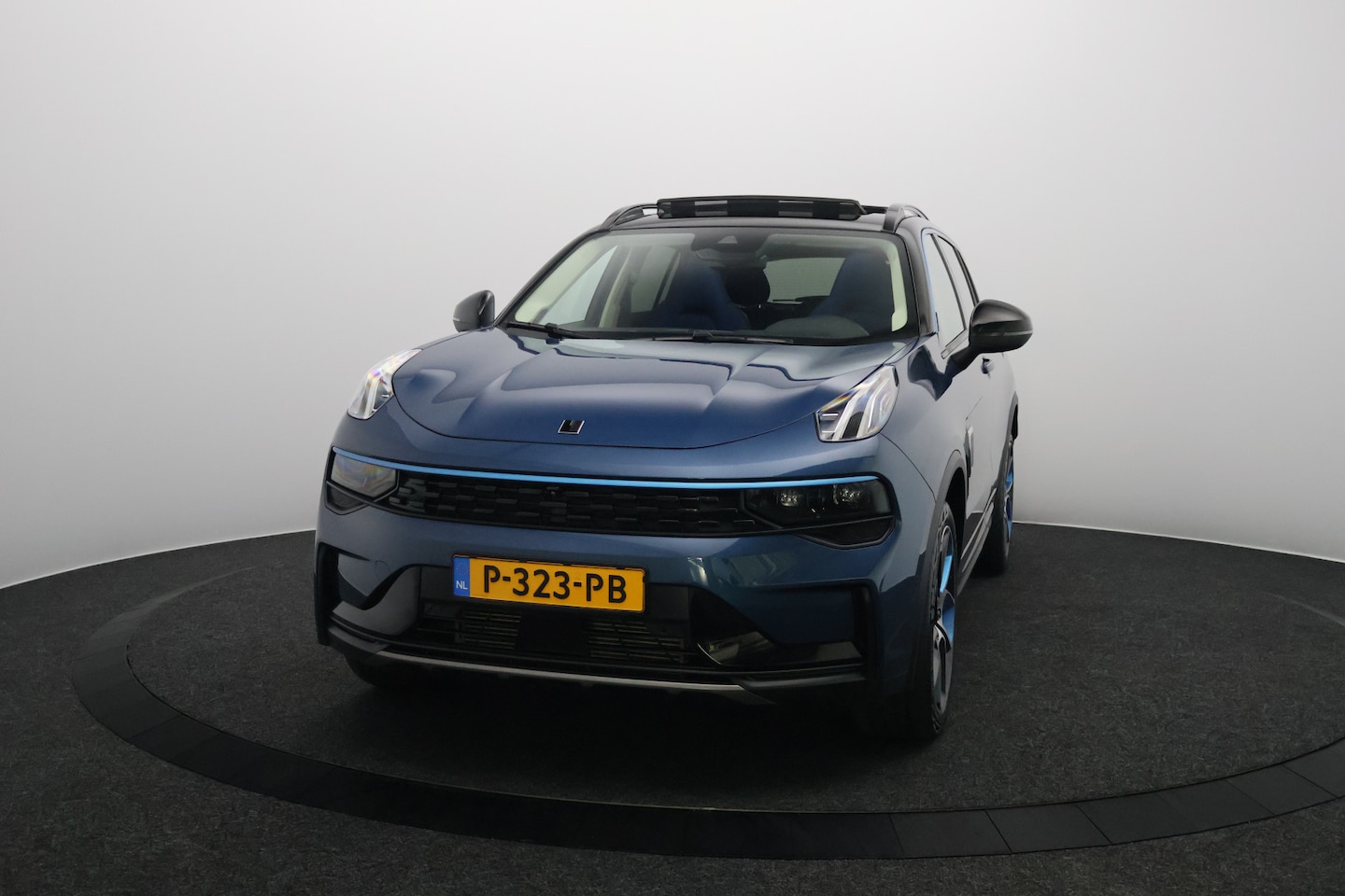 Lynk & Co 01 - 1.5 Plug-in Hybrid 261PK | Trekhaak | NL Auto | 360° Camera | Panoramadak - AutoWereld.nl
