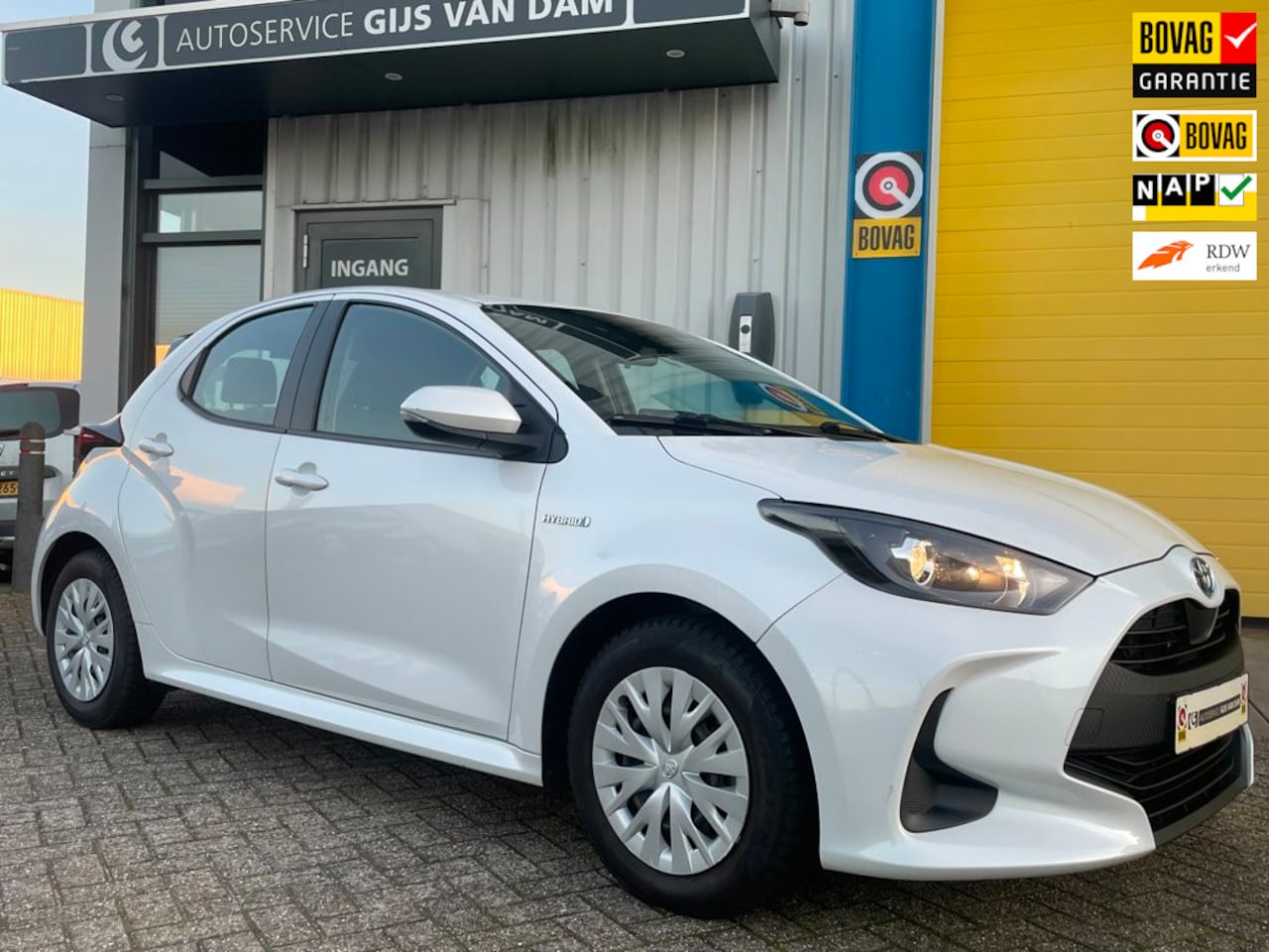 Toyota Yaris - 1.5 Hybrid Active "All-in" prijs! - AutoWereld.nl