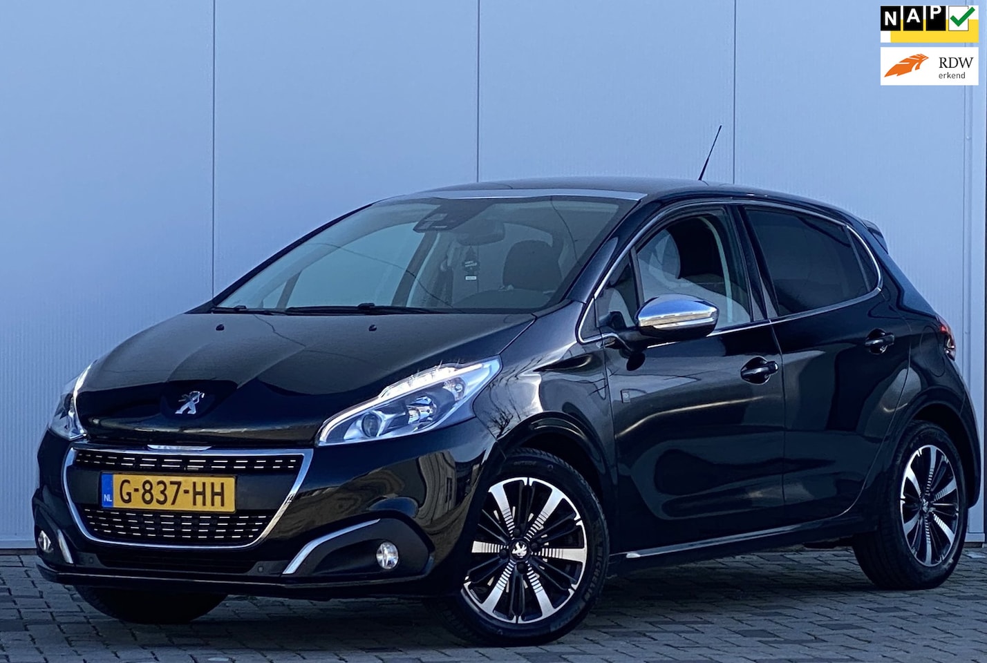Peugeot 208 - 1.2 PureTech Tech Edition Panorama Navi Camera 1STE Eigenaar - AutoWereld.nl