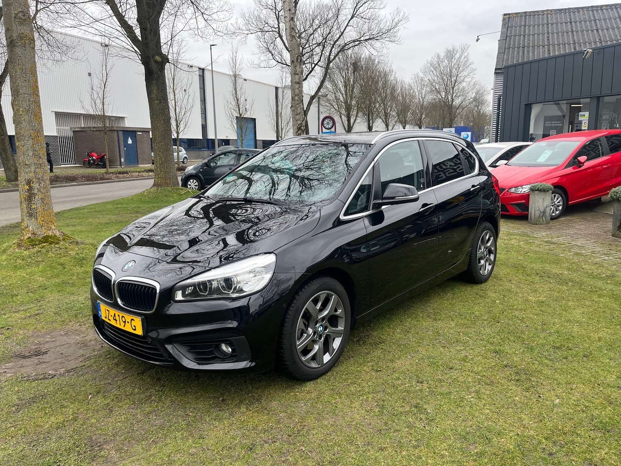 BMW 2-serie Active Tourer - 216i Centennial High Executive * afneembare trekhaak * airco * sportstoelen * navigatie * - AutoWereld.nl