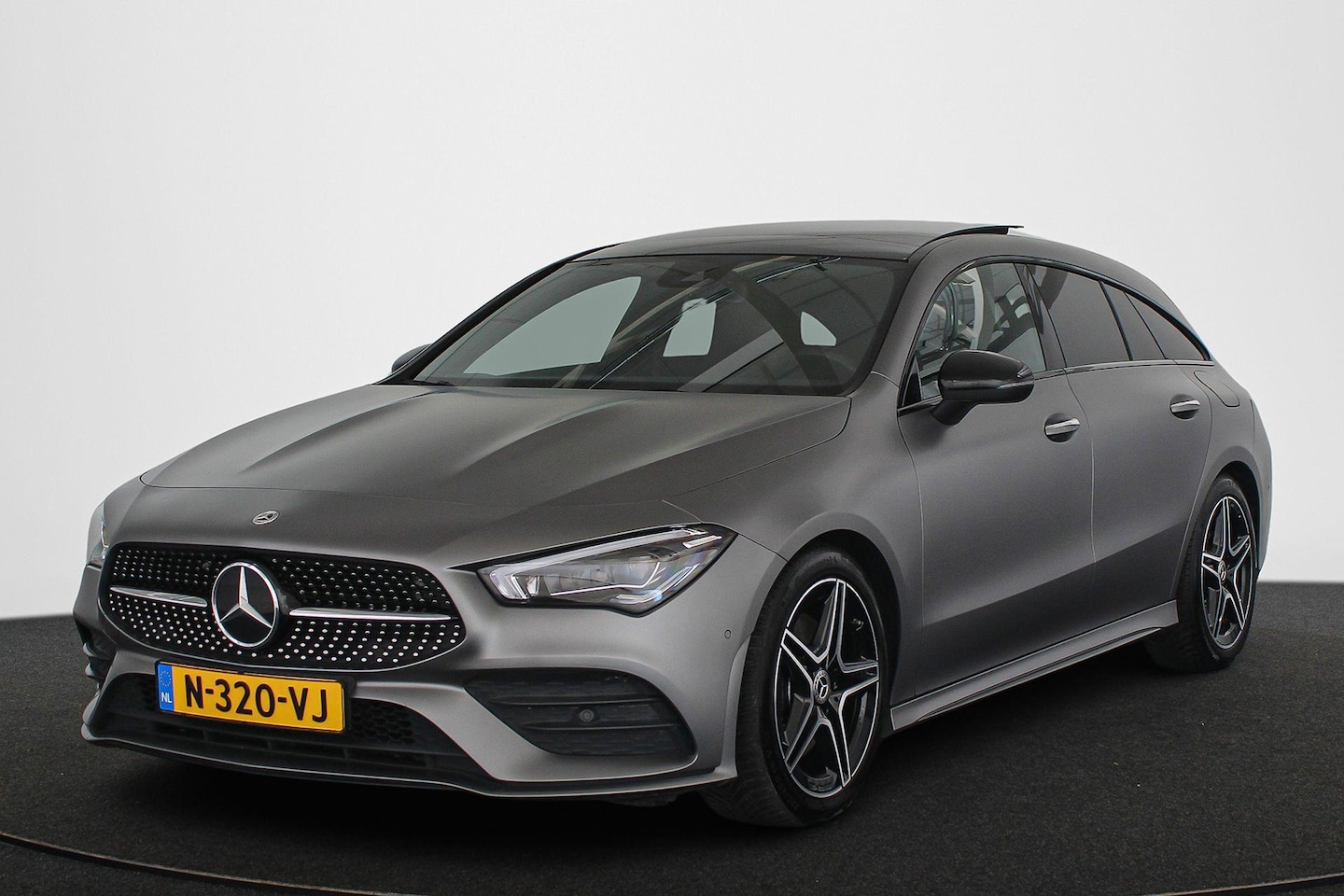 Mercedes-Benz CLA-klasse Shooting Brake - 200 Business Solution AMG Pano Sfeerverlichting Stoelverwarming Widescreen - AutoWereld.nl