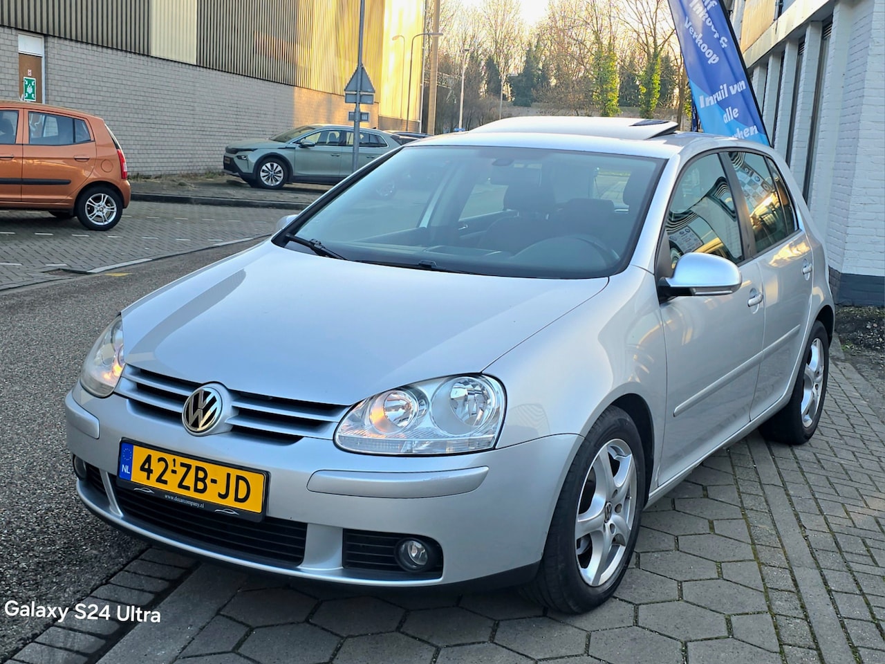 Volkswagen Golf - 1.4 TSI Optive 4*2e eigenaar*dak*velgen*nap*apk*airco*rijd rem schakel perfect*inruil mog! - AutoWereld.nl
