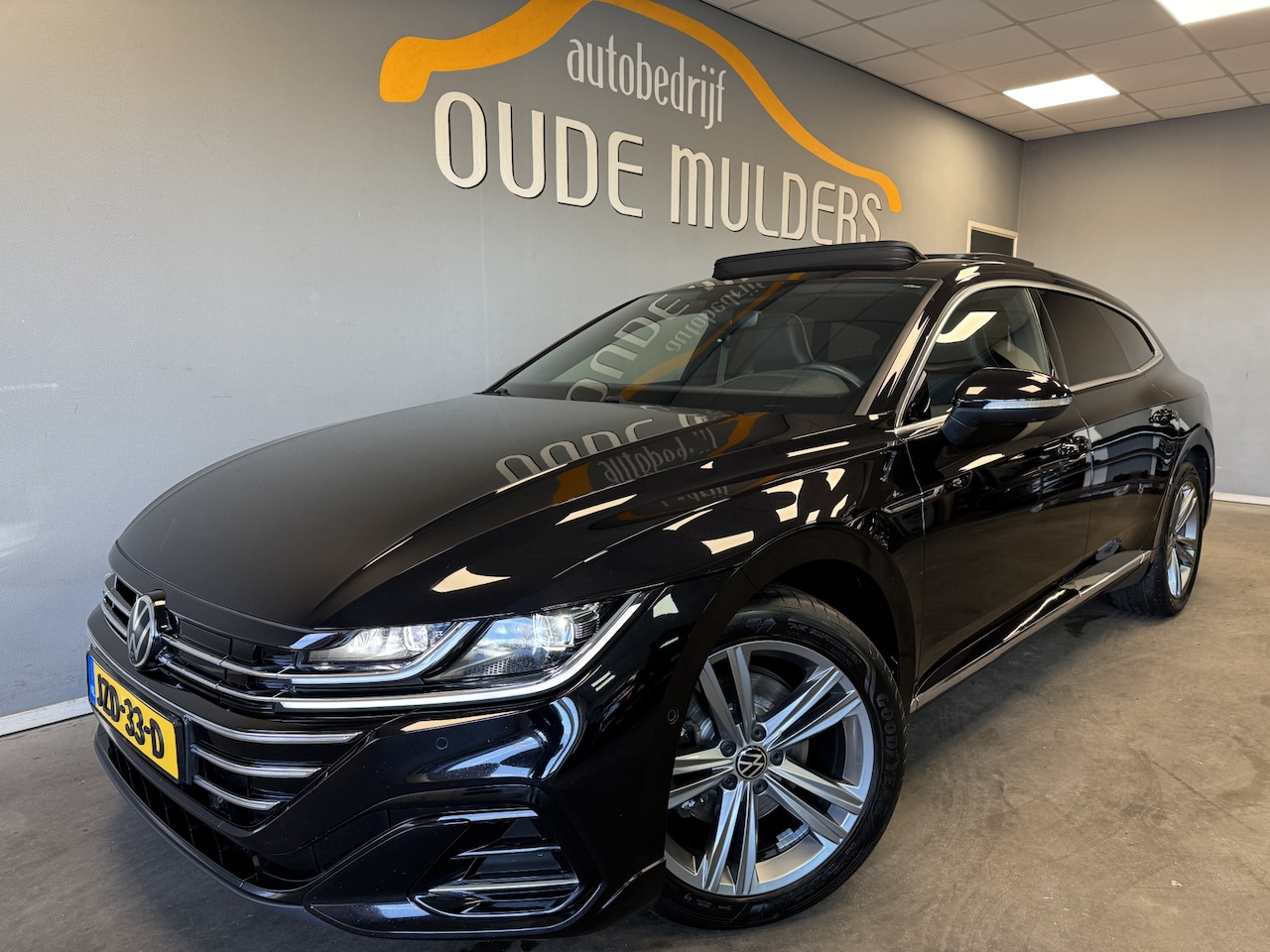 Volkswagen Arteon Shooting Brake - 1.4 R-Line R-Line/Leder/Panoramadak/Trekhaak/360 Camera - AutoWereld.nl