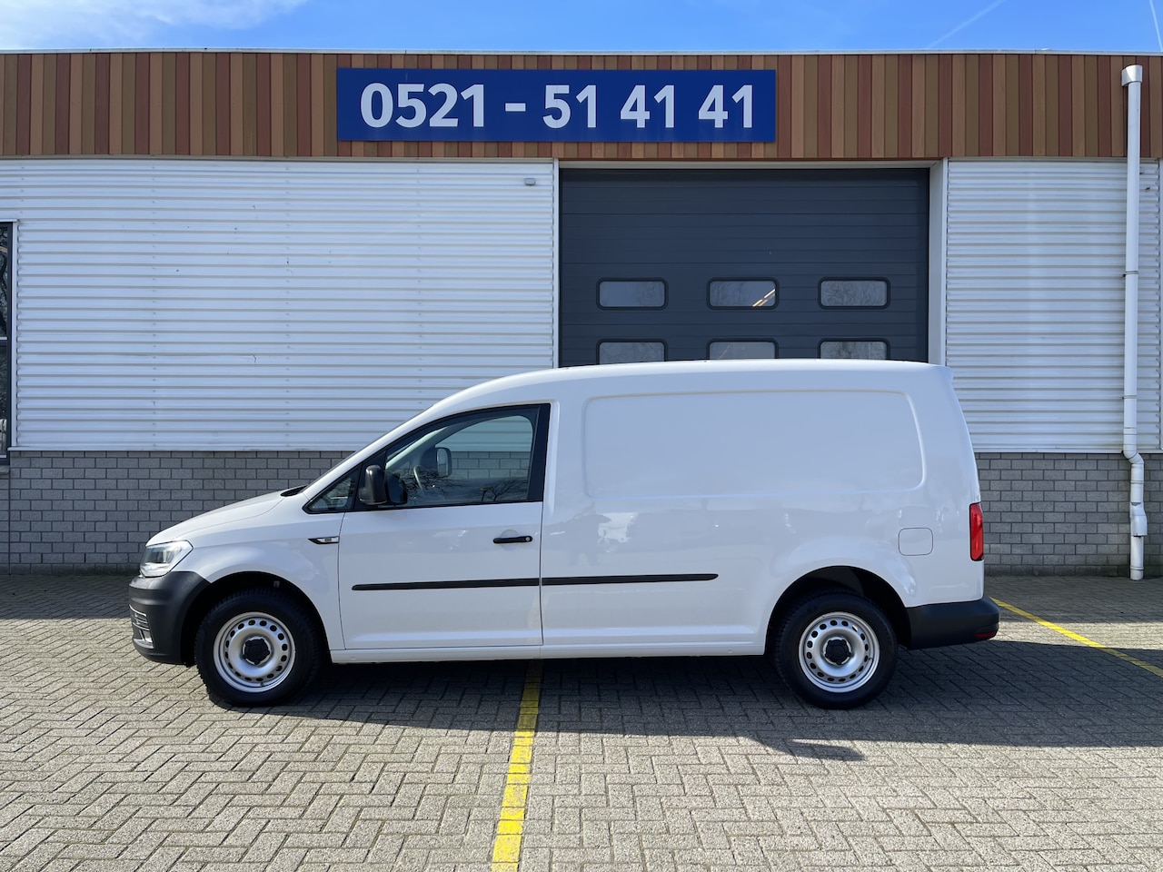 Volkswagen Caddy Maxi - 2.0 TDI 102pk L2H1 BMT Maxi Comfortline / Flexmo ingerichte laadruimte met omvormer ! / va - AutoWereld.nl