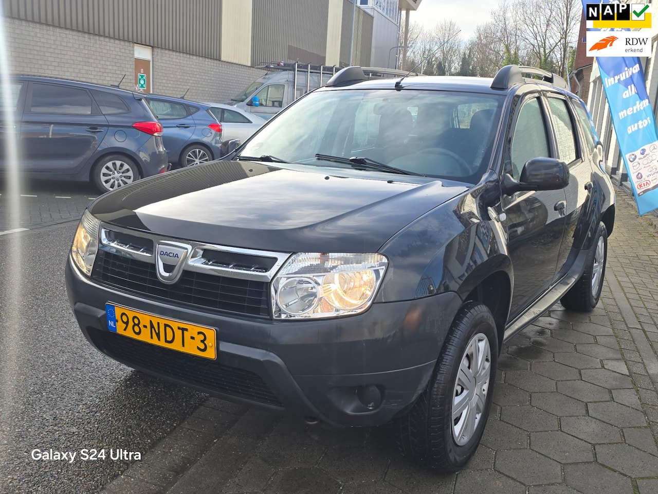 Dacia Duster - 1.6 Ambiance 2wd*zeer nette auto*deler onderhoud*nap*apk*airco*rijd perfect*inruil mog!!! - AutoWereld.nl