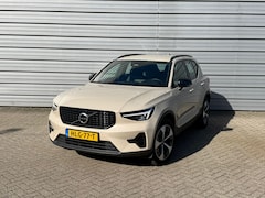 Volvo XC40 - B4 197PK Plus Dark | Trekhaak | Stoel en Stuur Verw. | HK Audio | 19'' AllSeason | Memory
