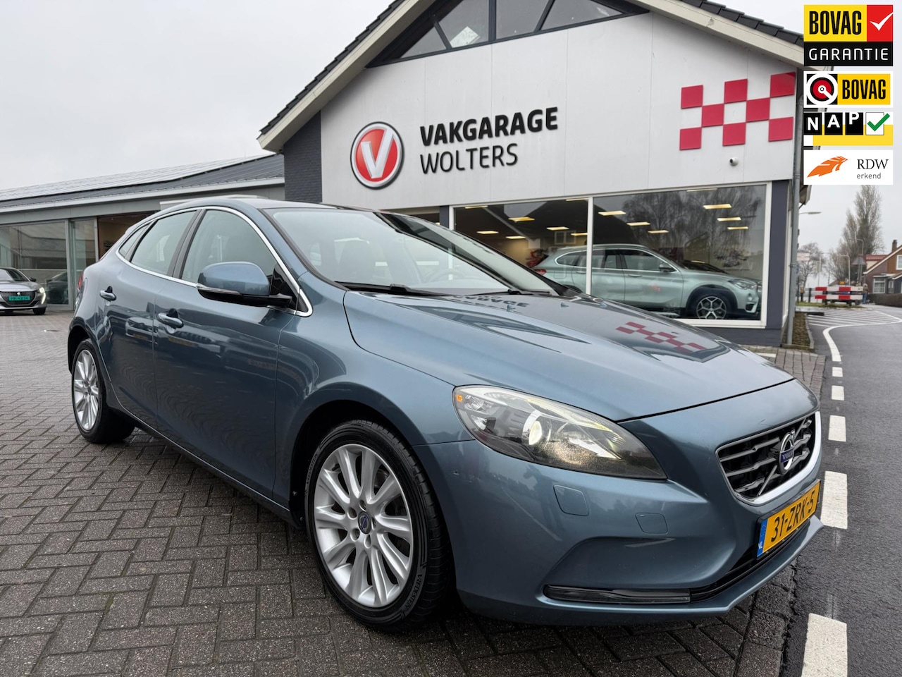 Volvo V40 - 1.6 T3 Summum RIJKLAARPRIJS! - AutoWereld.nl