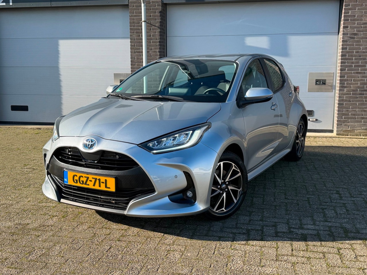 Toyota Yaris - 1.5 Hybrid Dynamic automaat navi LMV - AutoWereld.nl