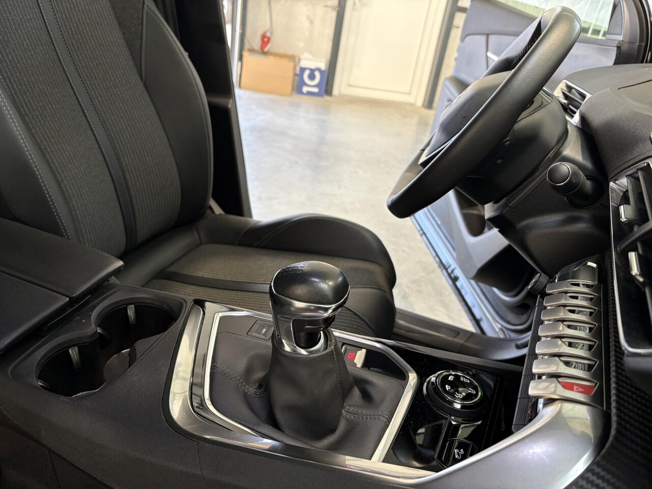 Peugeot 3008 - 1.2 PureTech Allure Pack Business 1.2 PureTech Allure Pack Business