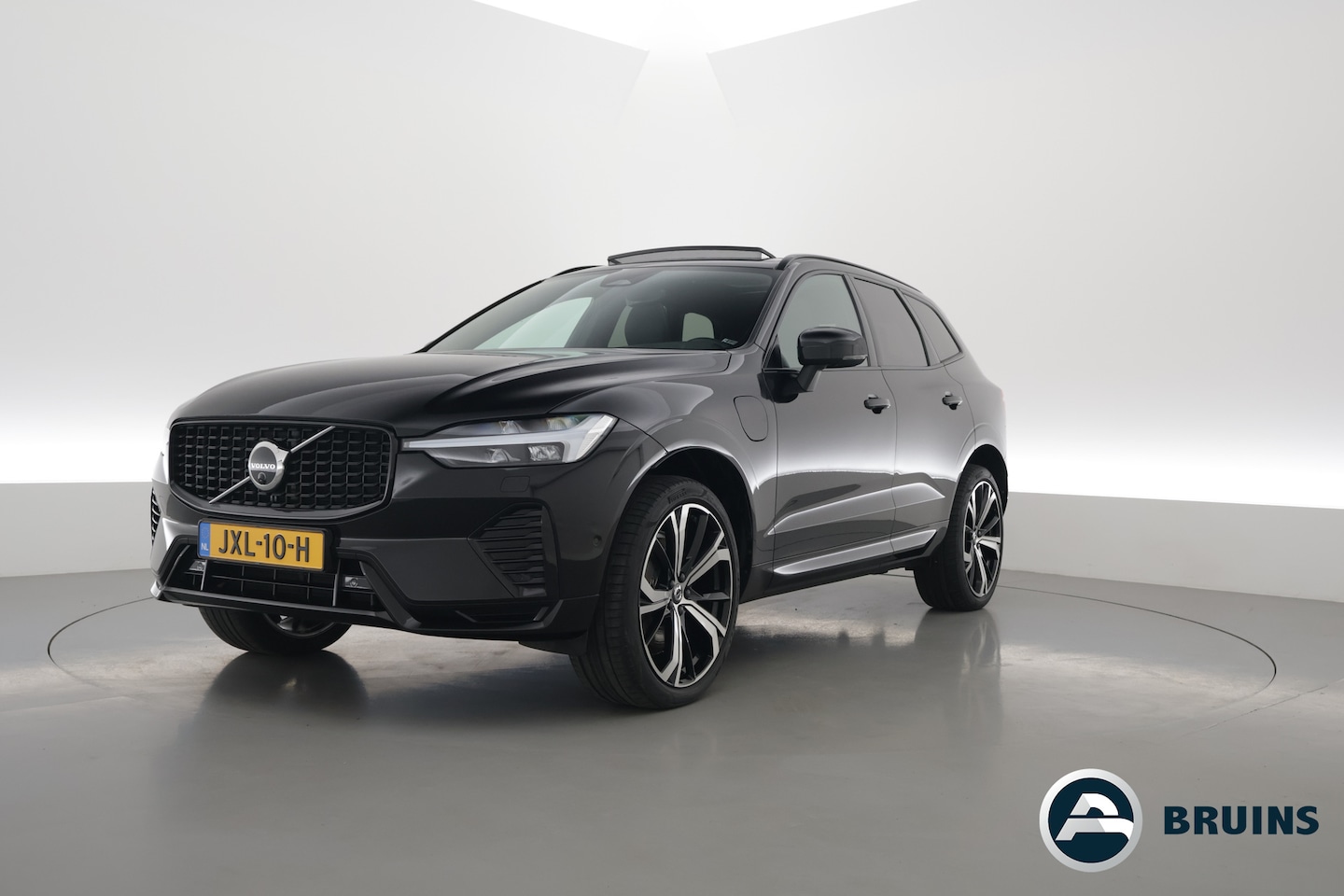Volvo XC60 - 2.0 T6 Plug-in hybrid AWD Plus Dark | Trekhaak | Pano | Blis | ACC | 360 Camera | H&K Audi - AutoWereld.nl