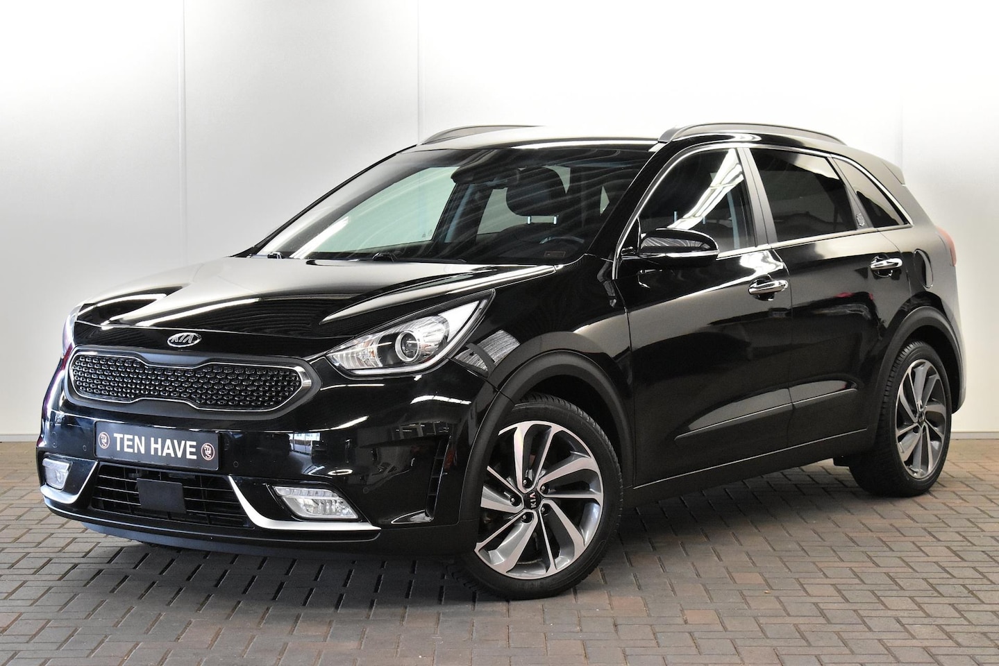 Kia Niro - 1.6 GDi Hybrid ExecutiveLine LEDER|STOELVERKOELING|STOEL- EN STUURVERWARMING|CAMERA|SENSOR - AutoWereld.nl