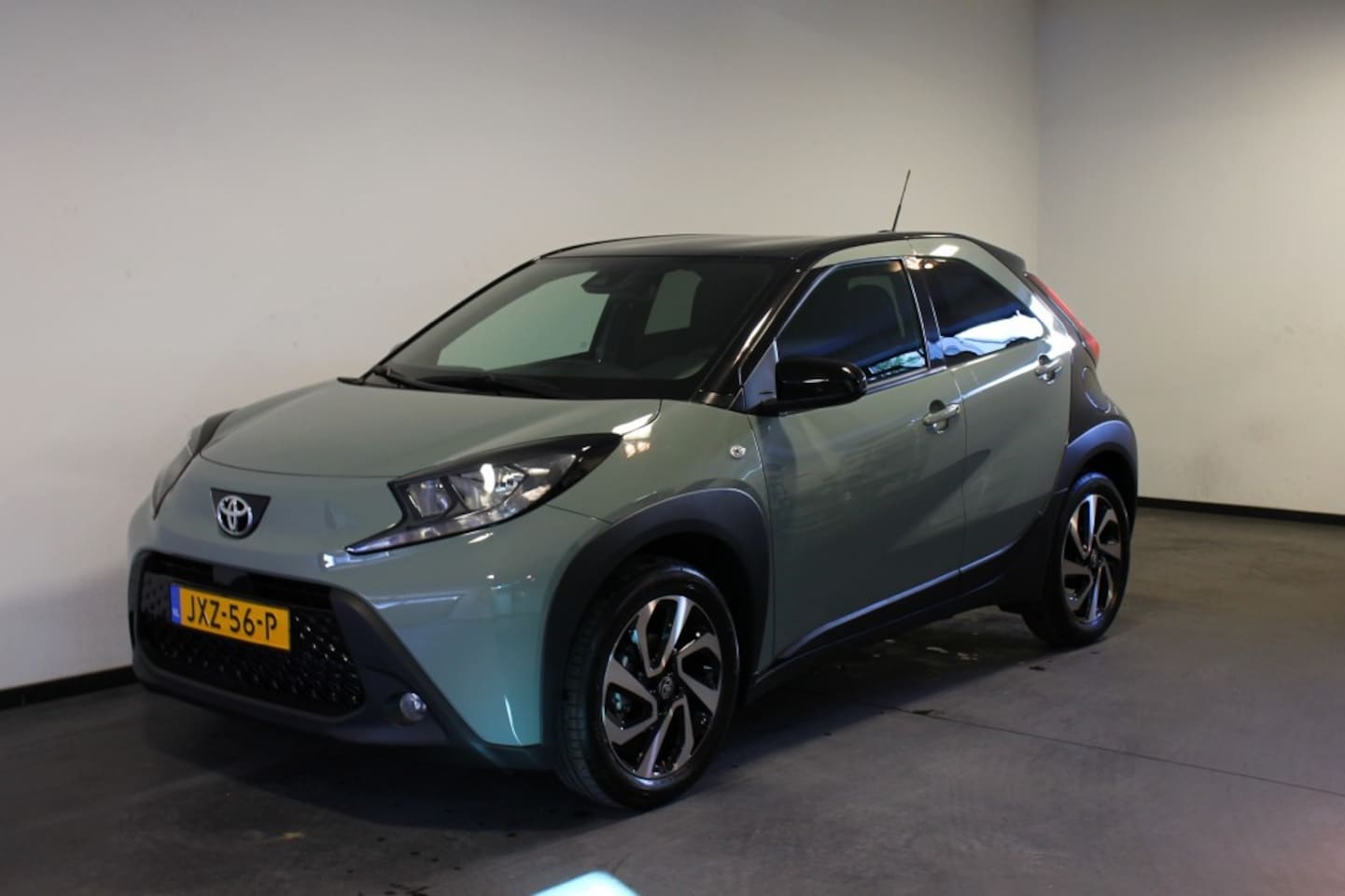 Toyota Aygo X - 1.0 VVT-i S-CVT Pulse 1.0 VVT-I S-CVT PULSE, Navi, Airco, Stoelverw, Camera - AutoWereld.nl