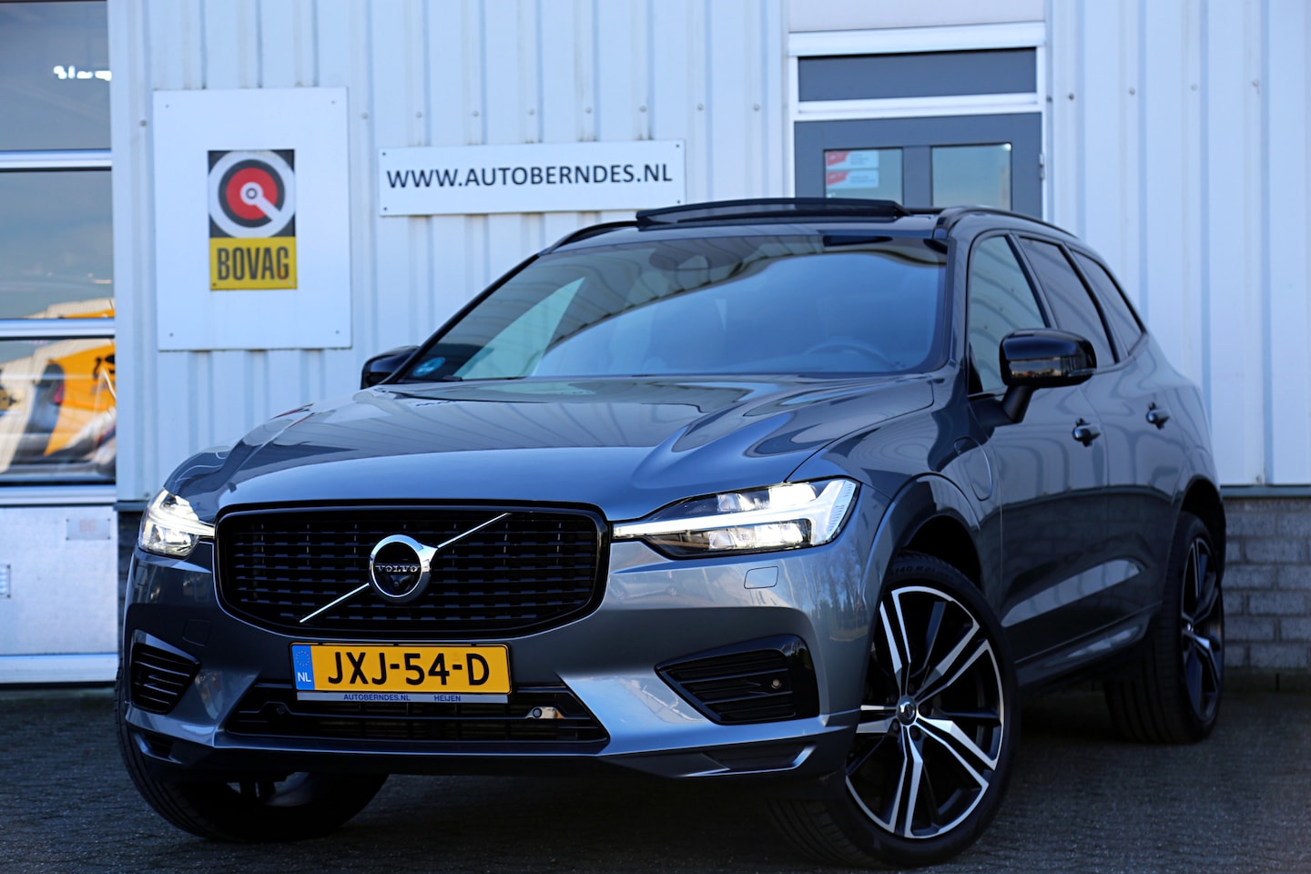 Volvo XC60 - 2.0 T8 392PK Plug-in hybrid AWD R-Design*Perfect Volvo Onderh.*B&W!/Pano/Sport Leder/Stoel - AutoWereld.nl