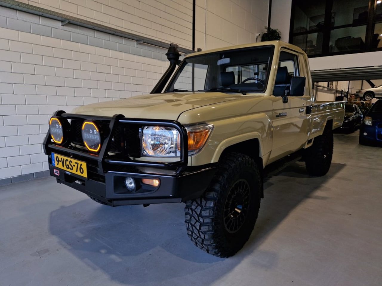 Toyota Land Cruiser - LANDCRUISER HZJ 79 Nieuwstaat - AutoWereld.nl
